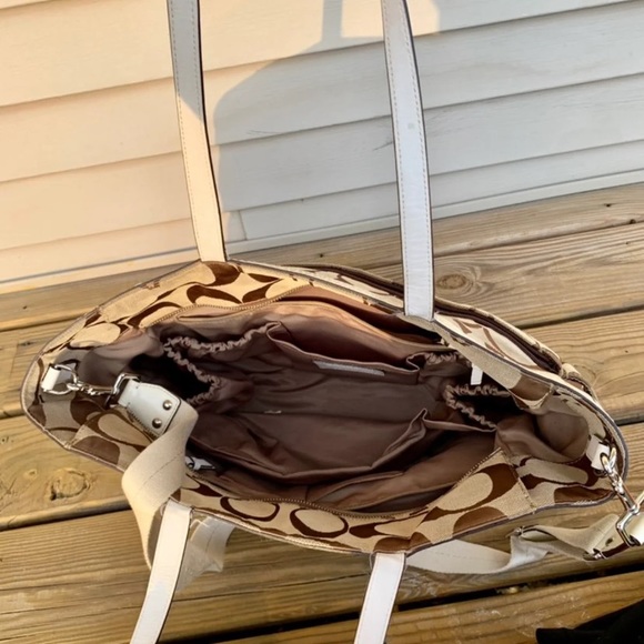 Coach Over The Shoulder Over Night Bag - Picture 7 of 8